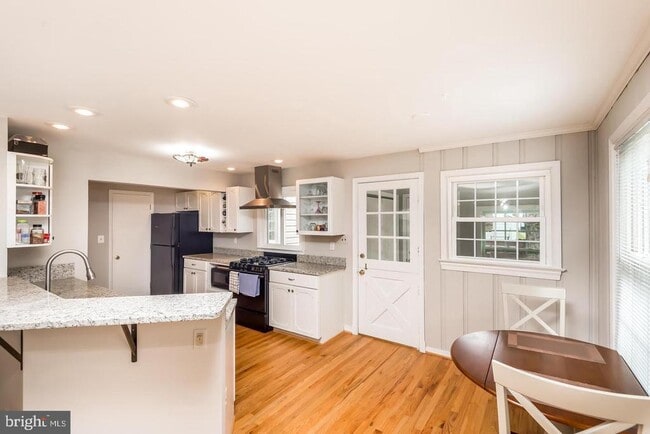 Building Photo - 5106 25th Pl N