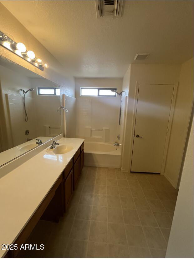 Building Photo - 3911 E Longhorn Dr