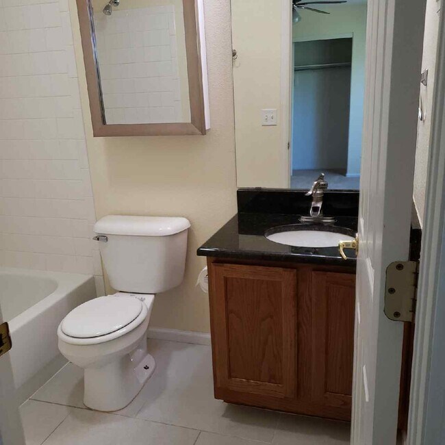 Building Photo - 2233 Watersong Cir