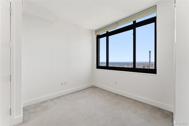 Building Photo - 175 Huguenot St