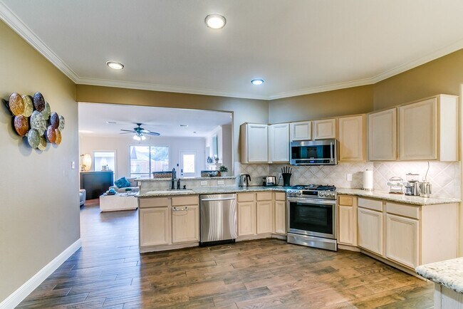 Building Photo - 3715 Slocom Dr