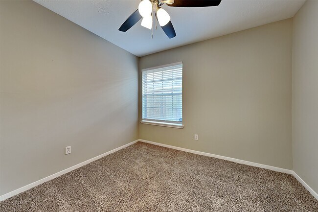 Building Photo - 30915 Trinket Dr
