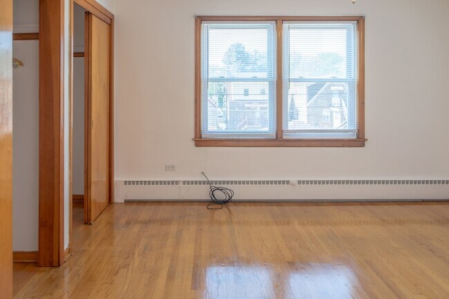 Building Photo - 5520 S Pulaski Rd