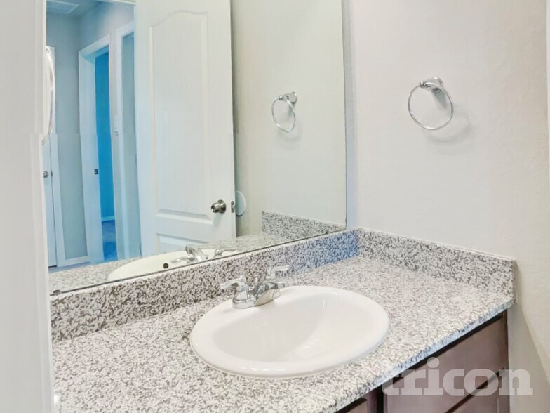 Building Photo - 40807 Mostyn Hill Dr