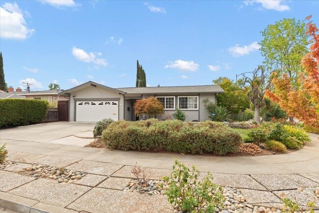 Building Photo - 1040 Fleetwood Dr