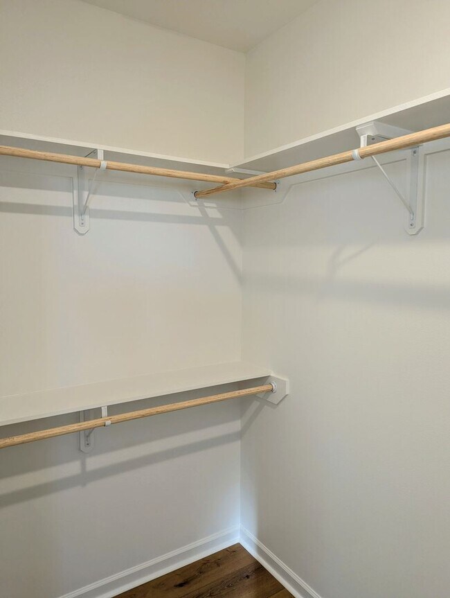 Building Photo - Welcome to Metairie Place!