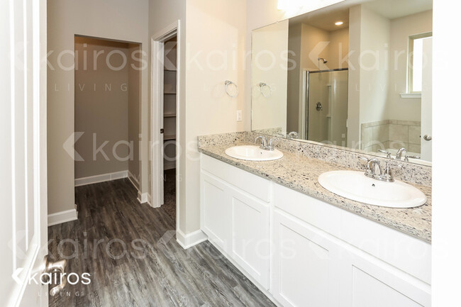Building Photo - 6727 Tiger Pointe Dr.