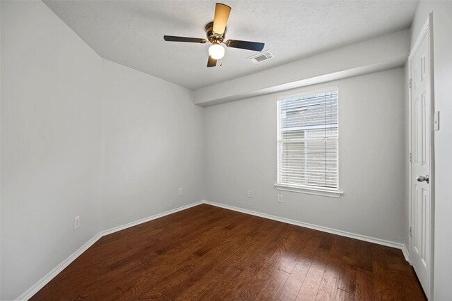 Building Photo - 235 W Stedhill Loop