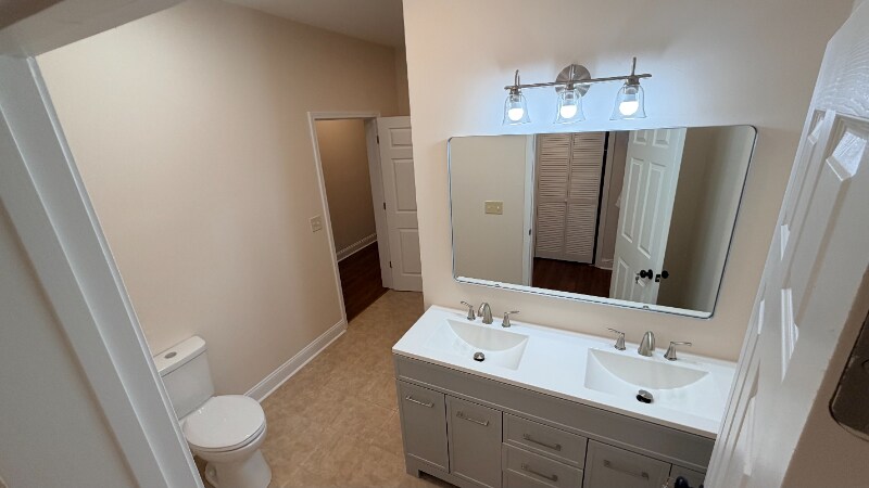 Building Photo - 11 Hillshire Dr