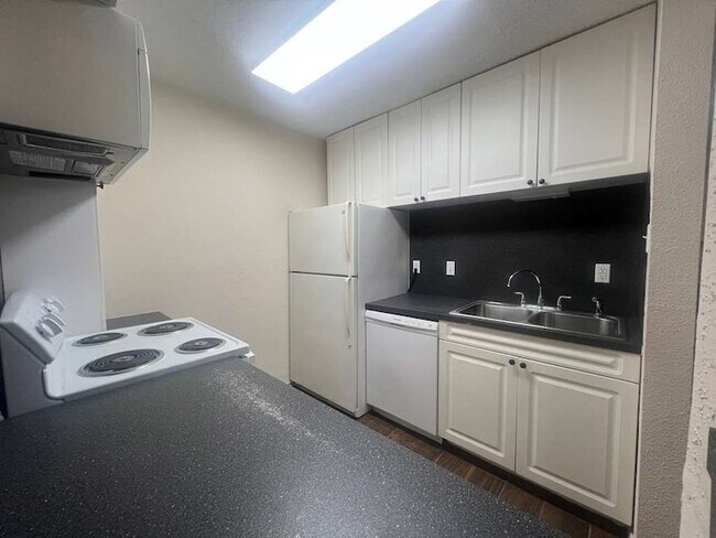 Building Photo - 10047 Westpark Dr