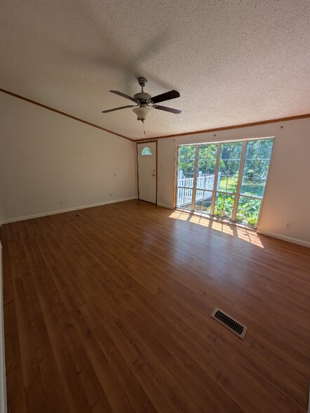 Building Photo - 135 Treasure Ln