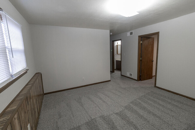 Building Photo - 4467 Santa Anna Dr