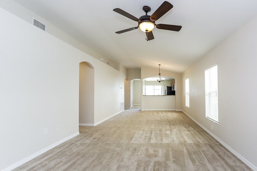 Building Photo - 15405 Quail Woods Pl