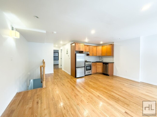 Building Photo - 789 Greene Ave