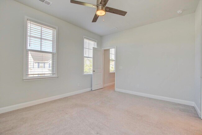 Building Photo - 612 Heartwood Ln