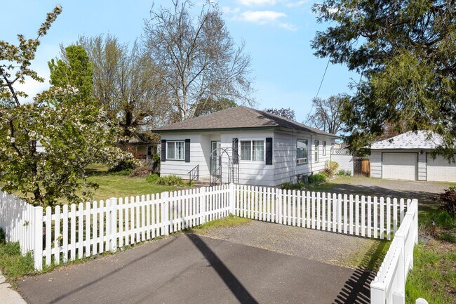 Building Photo - 1922 Scenic Ave