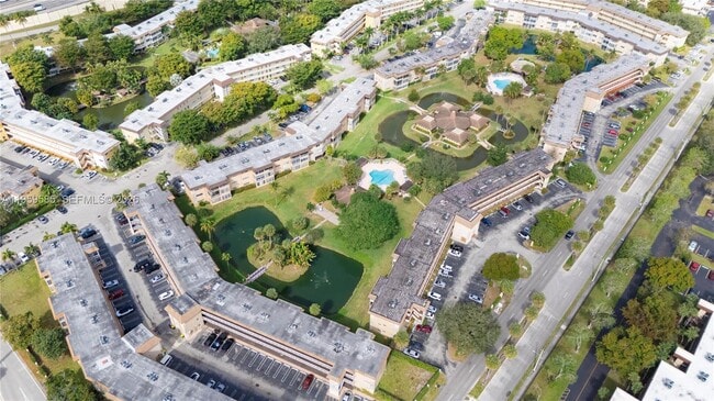 Building Photo - 5021 W Oakland Park Blvd