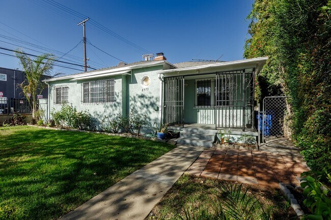 Building Photo - Charming 3-Bedroom Home in Cheviot Hills – Move-In Ready!