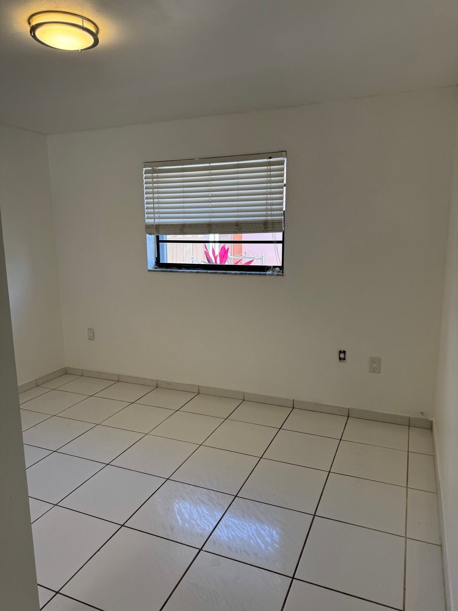 Building Photo - 7495 S Waterway Dr