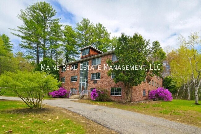 Building Photo - 20 Tall Pines Dr