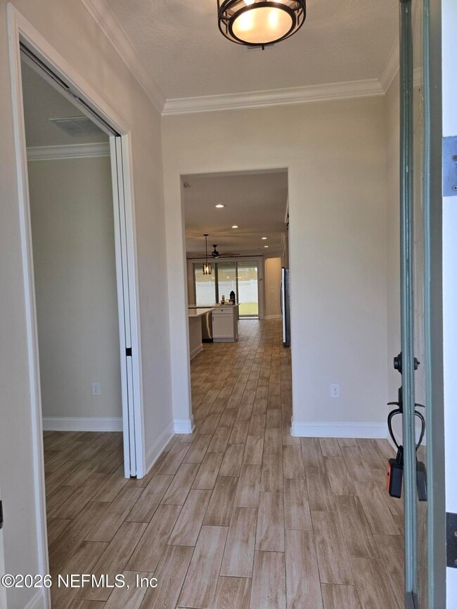 Building Photo - 835 Silver Pine Dr