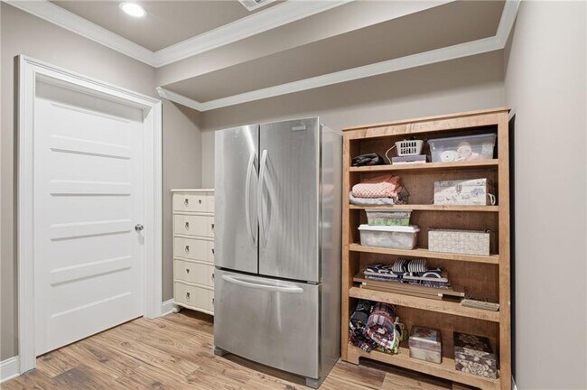 Building Photo - 8205 Applewood Ct
