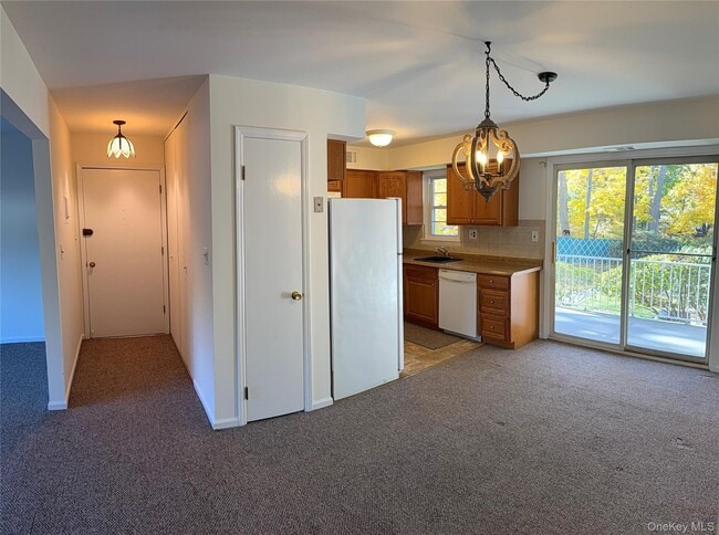 Primary Photo - 13 Essex Ln