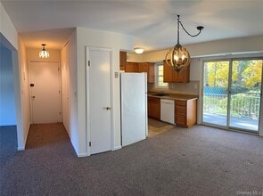 Building Photo - 13 Essex Ln