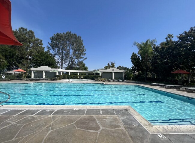 Building Photo - Amazing one bedroom condo in desirable Aliso Viejo