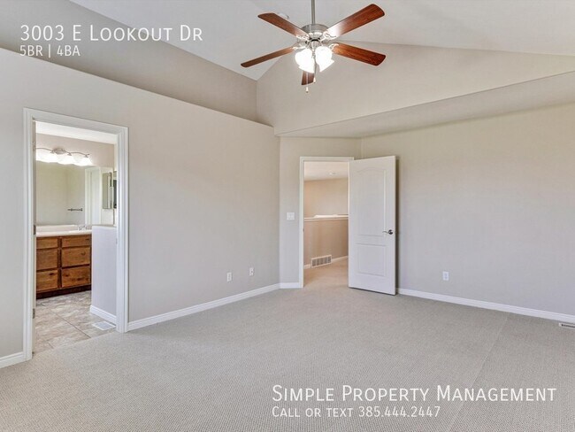 Building Photo - 3003 E Lookout Dr