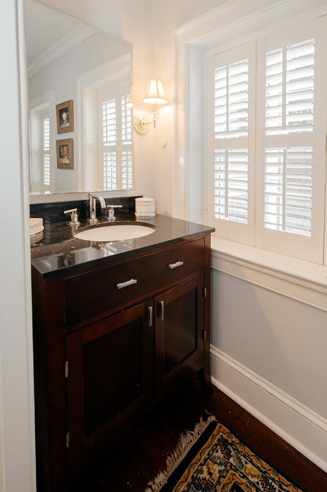 Building Photo - Downtown Retreat: Spacious 1-Bedroom Townhome in Historic Charleston!"