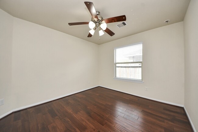 Building Photo - 13918 Goodridge Dr