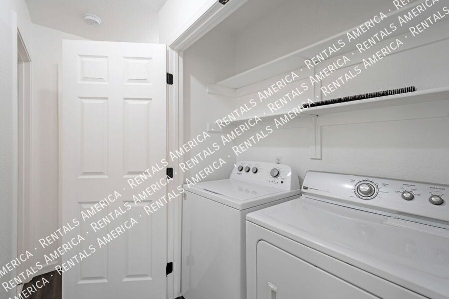 Building Photo - 3502 S Chaparral Rd