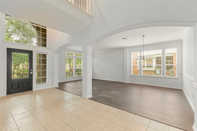 Building Photo - 2111 Blue Water Bay Dr