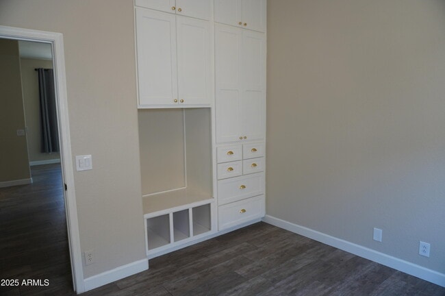 Building Photo - 254 N Stanley Pl