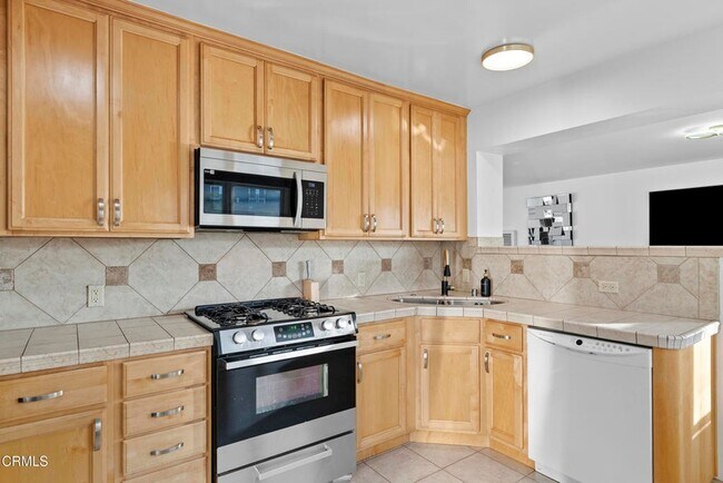 Building Photo - 2463 Federal Ave