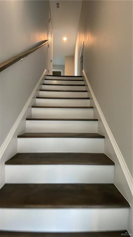 Building Photo - 12 Grove Ln