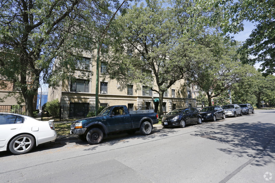 Building Photo - Wilson Court - 1901 W Wilson Ave