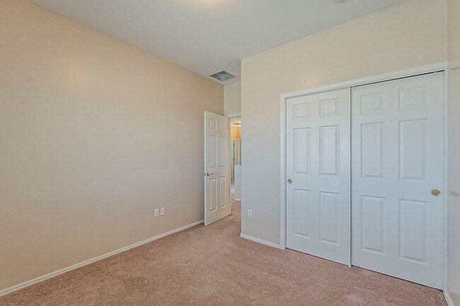 Building Photo - Pet-Friendly 4 Bedroom Rental in Tucson wi...