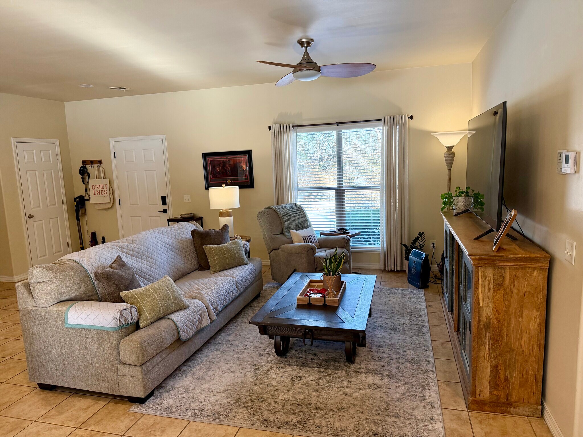 Building Photo - 1244 N Lewis Ave