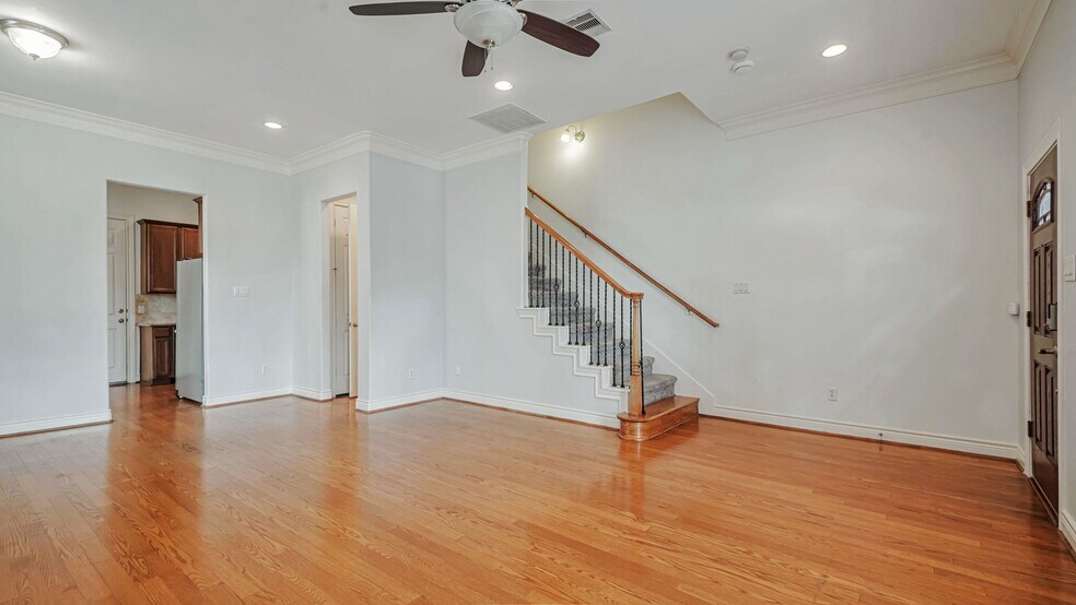 Building Photo - 9134 Lakes At 610 Dr