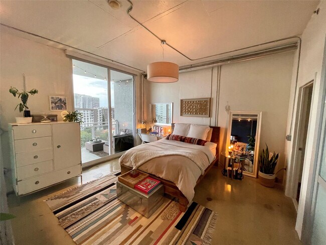 Building Photo - 444 N E St