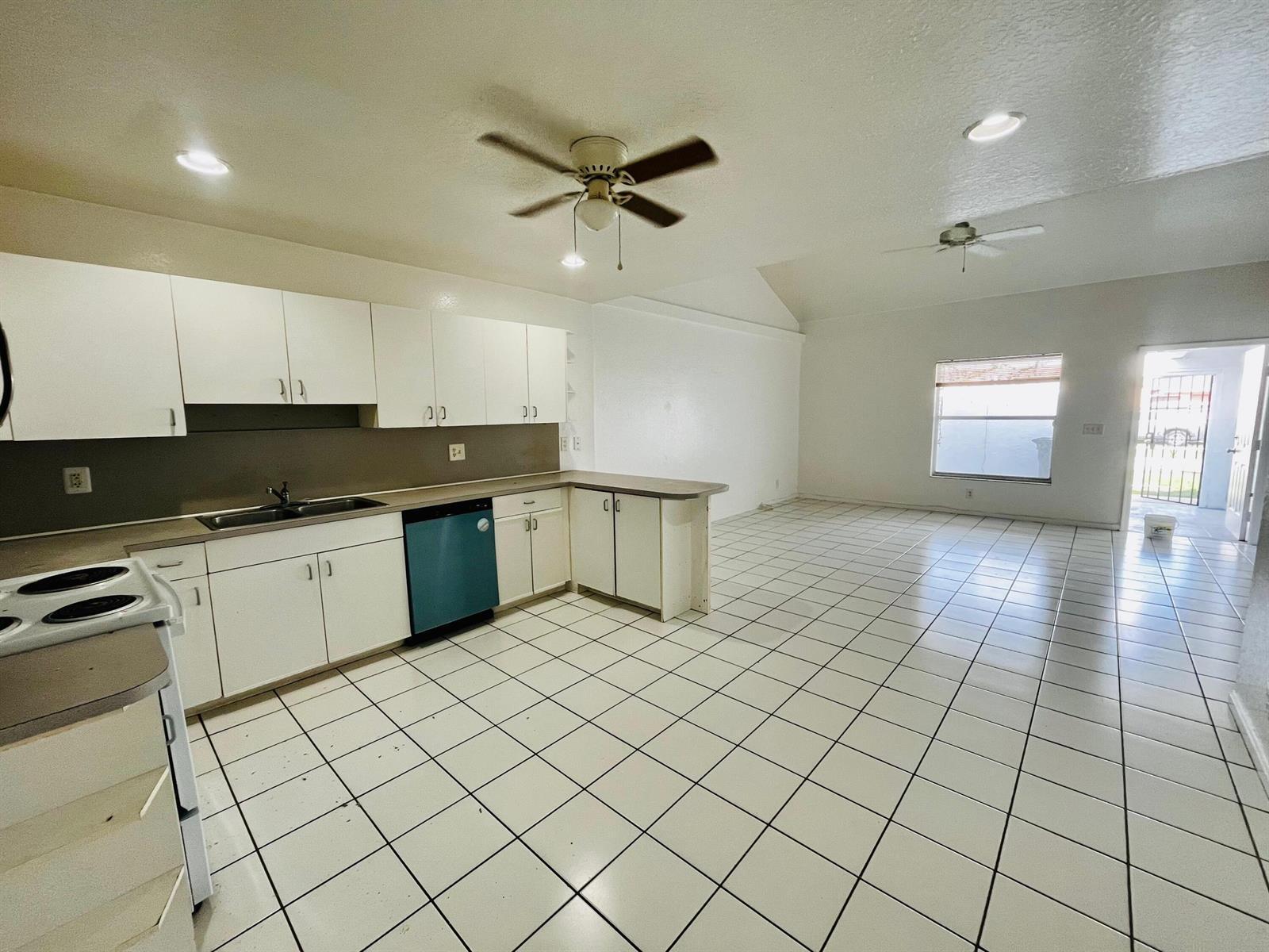 Building Photo - 13707 Yarmouth Ct