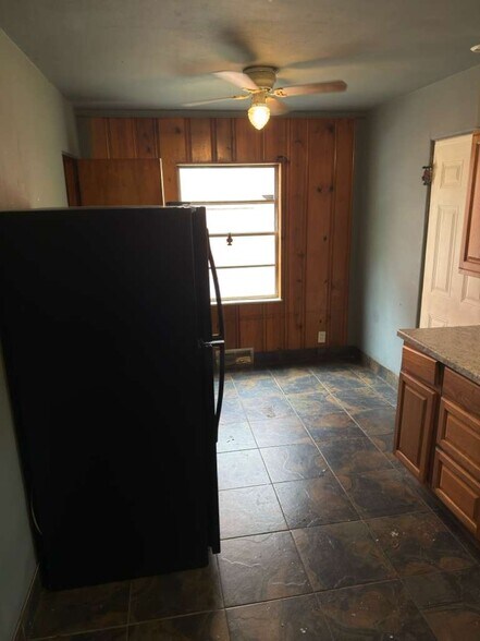 Building Photo - 5998 Bermuda Dr