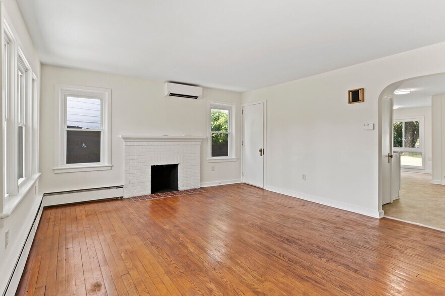 Building Photo - 20 Laurel St