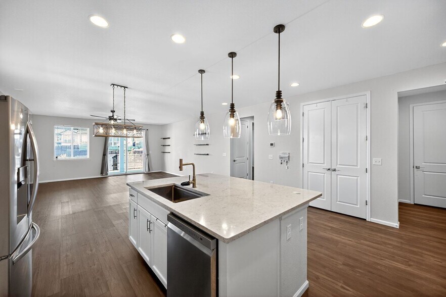 Building Photo - 288 S Robertsdale St