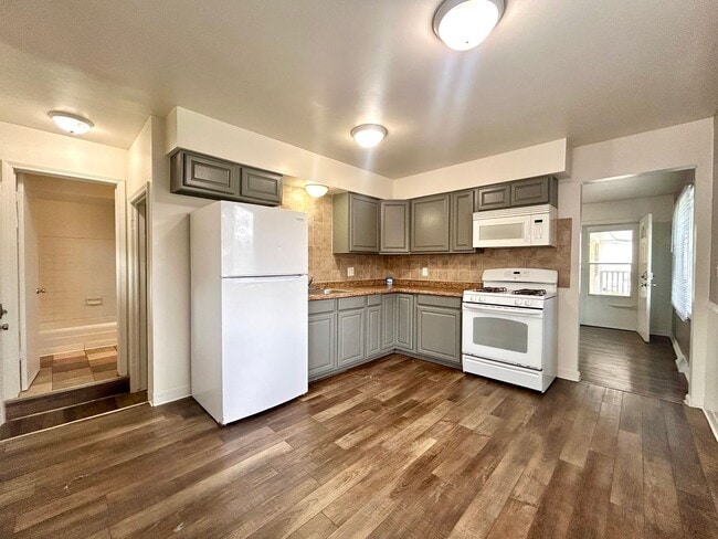 Building Photo - 4311-4313 Dawes Court SE