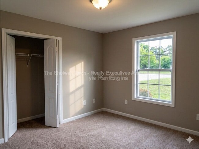 Building Photo - 6017 Friendship Ln