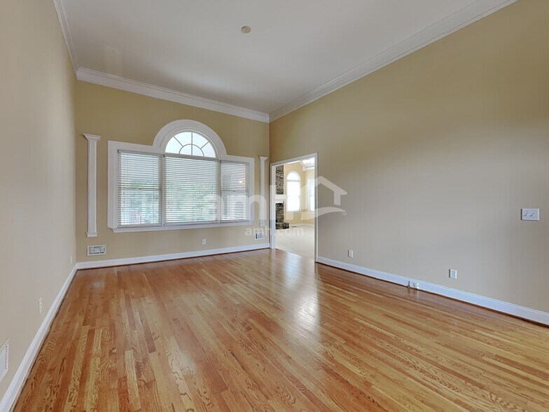 Building Photo - 4850 Duncans Lake Dr NE