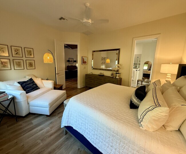 Building Photo - 2025 Bridgepointe Cir